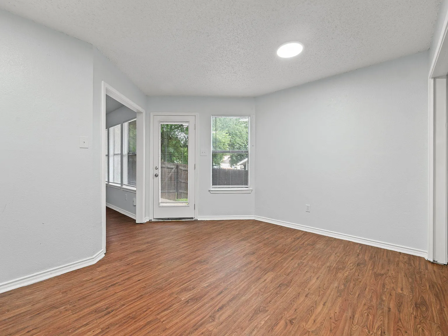 2 bed, 2.0 bath, 950 sqft, $1,200 — Photo 4