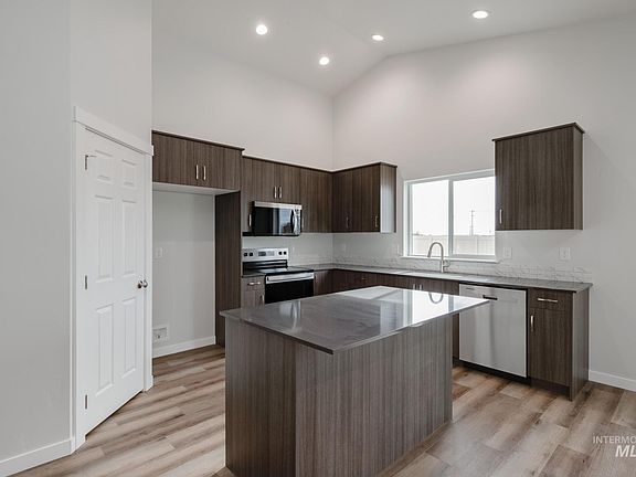 3rd image of 9079 W Camellia St