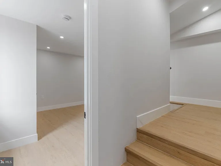 4522 Baker St #2 — Photo 4