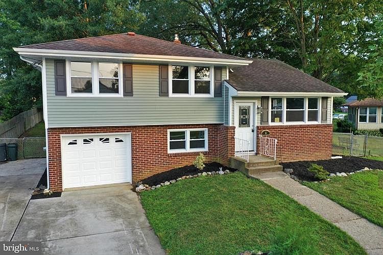 1st image of 16 Redwood Dr