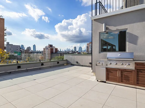 636 Lorimer Street image 15 of 17