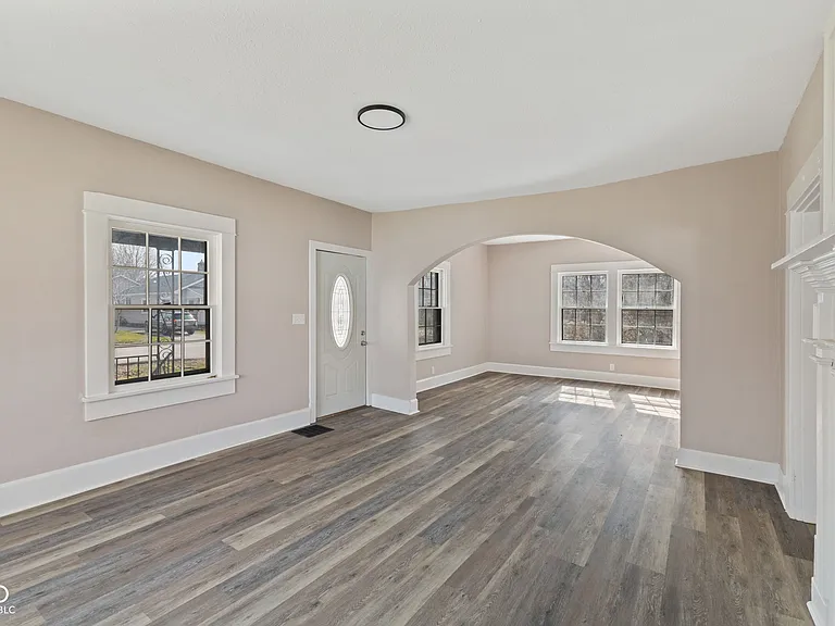 320 Lockerbie St — Photo 8