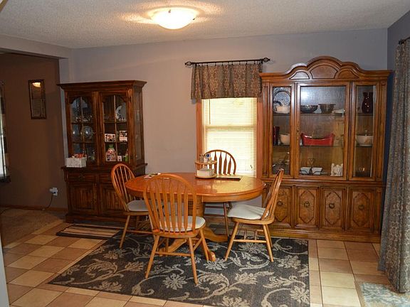 4th image of 110 Oakview Dr NW