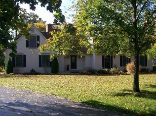 5688 Glen Oak Ct, Saline, MI 48176