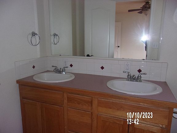 5th image of 719 W Navajo St