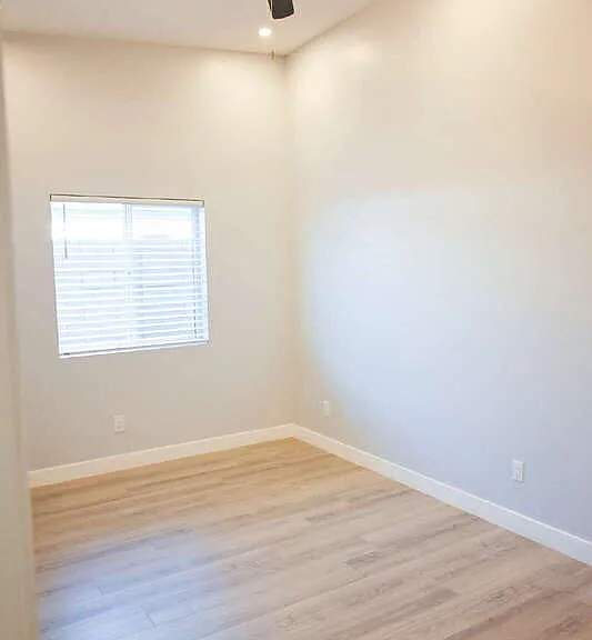 2531 E Broadway Rd — Photo 15