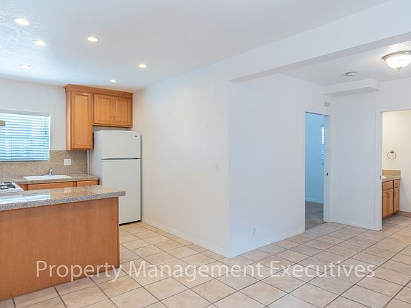 3rd image of 4434 1/2 40th St