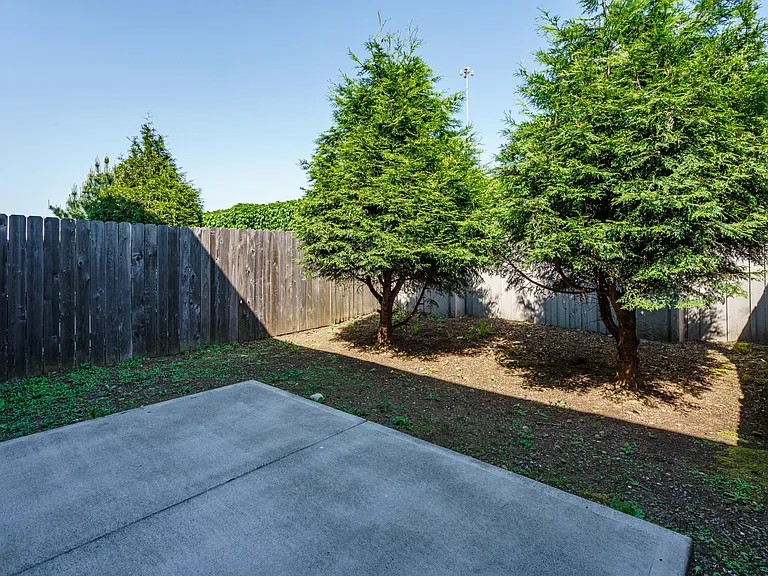 10912 NE 8th Cir — Photo 38
