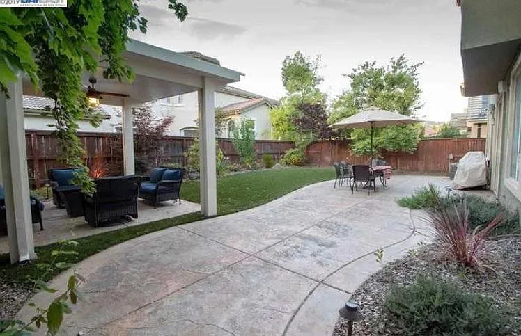 1609 Bowen Dr — Photo 1
