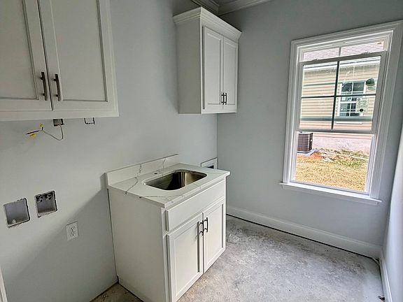5th image of 3881 Duchess Ct