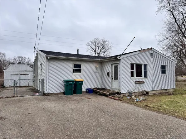 12210 W Washington Ave, Mount Morris, MI 48458