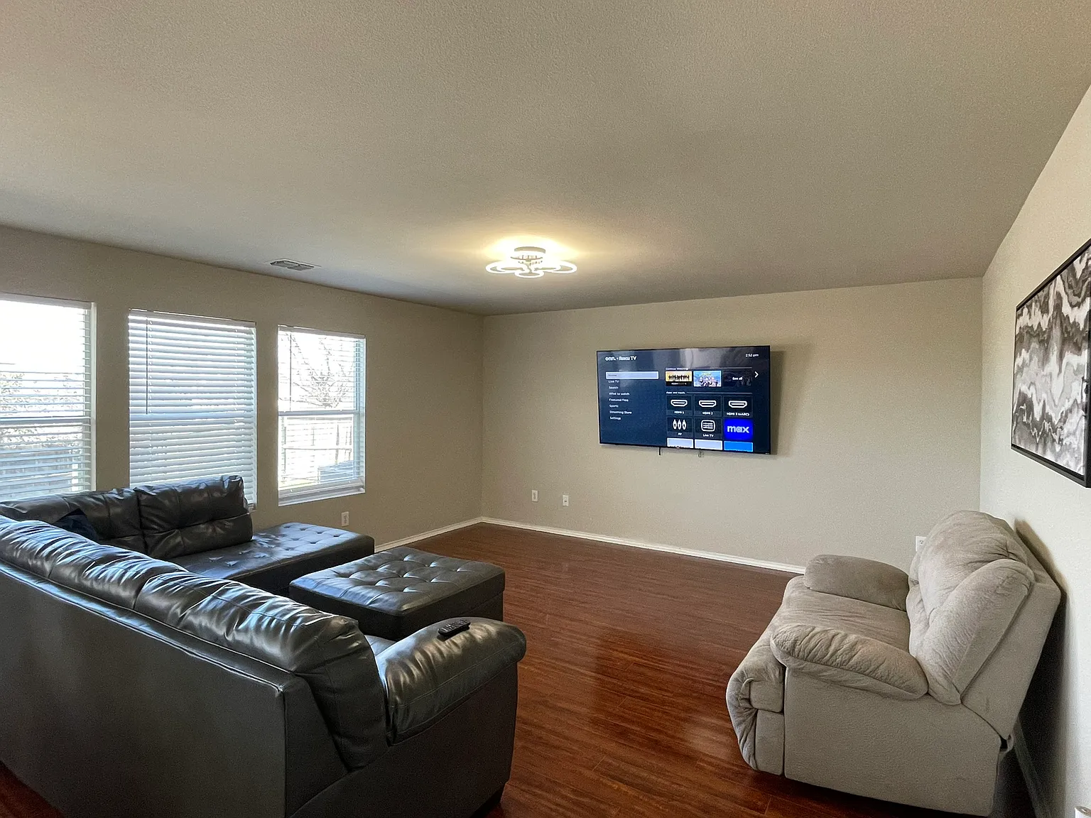 4 bed, 2.5 bath, 2390 sqft, $4,400 — Photo 2