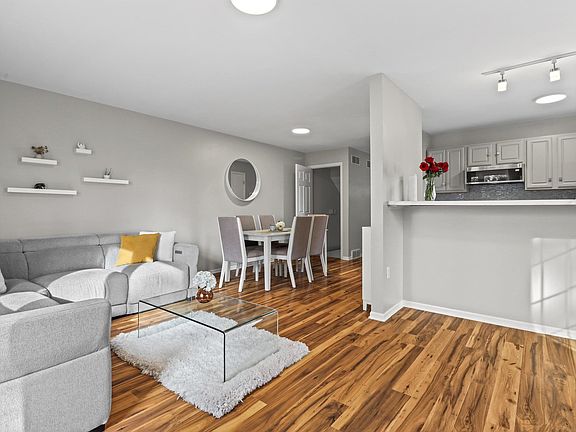 3rd image of 6113 White Pine Way