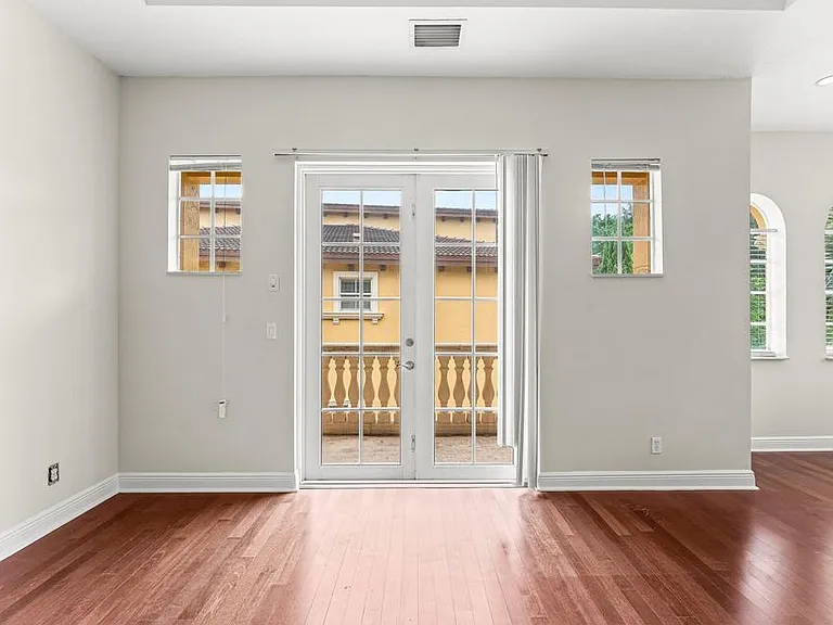 210 NE 69th Cir — Photo 17