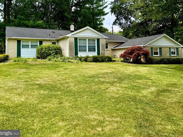 2221 Regal Dr, Wilmington, DE 19810