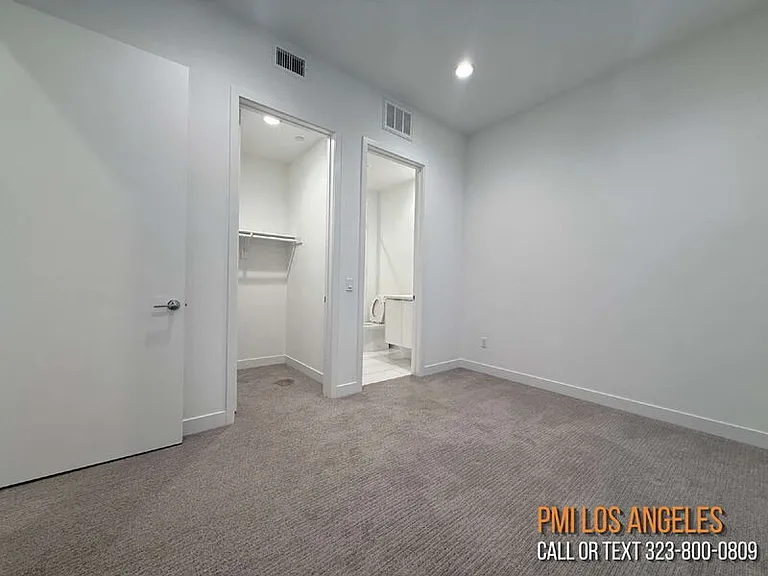 10917 1/2 Otsego St — Photo 7