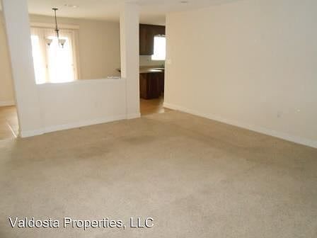 4th image of 5347 Vine Dr