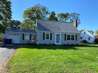 81 Algonquin Rd, Rumford, RI 02916