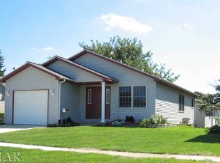 252 W 2nd St, El Paso, IL 61738