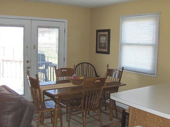 5th image of 102 Oakwood Cir