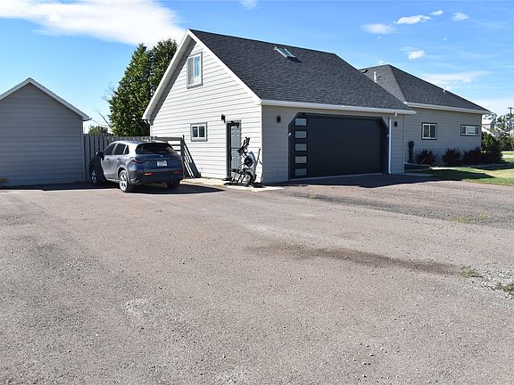 3rd image of 632 Dupuyer Ave