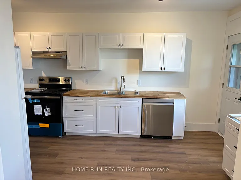 47 A Madawaska St — Photo 8