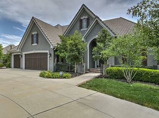11950 Green Briar Cv, Parkville, MO 64152
