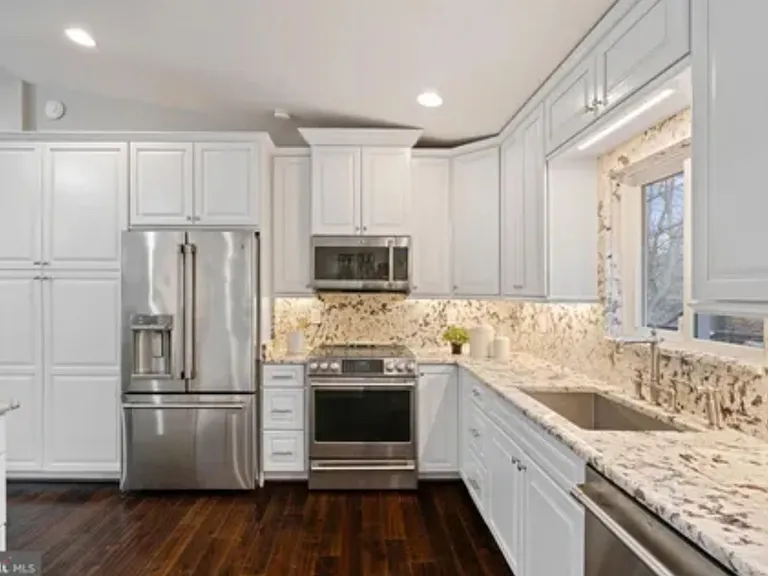 3711 Spicewood Dr — Photo 5