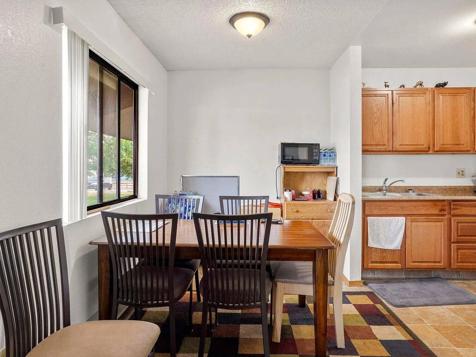 1016 E Mallon Dr — Photo 3
