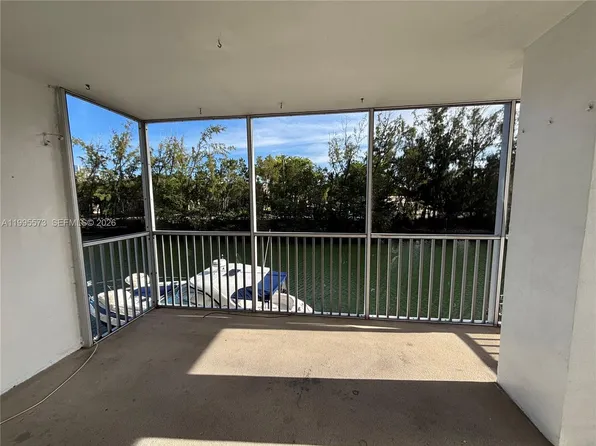 3660 NE 166th St APT 215, North Miami Beach, FL 33160