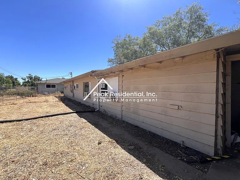 3201 Leona Cir — Photo 20