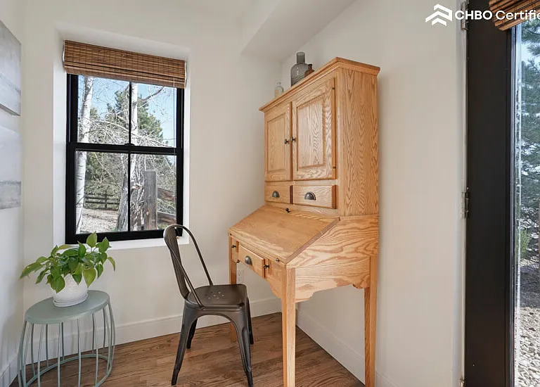 1336 Suncrest Rd — Photo 3