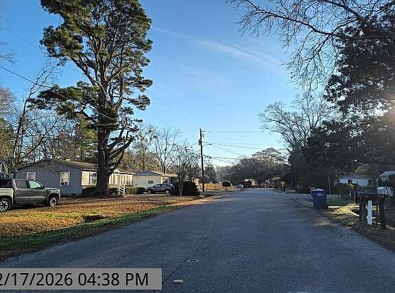 5th image of 122 Stephanie Cir