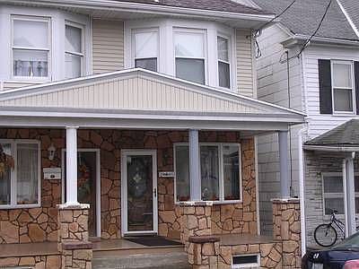 2nd image of 943 Spruce St