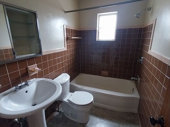 5th image of 15978 Nelacrest Rd #3