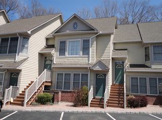 85 Locust Ave APT 515, New Canaan, CT 06840