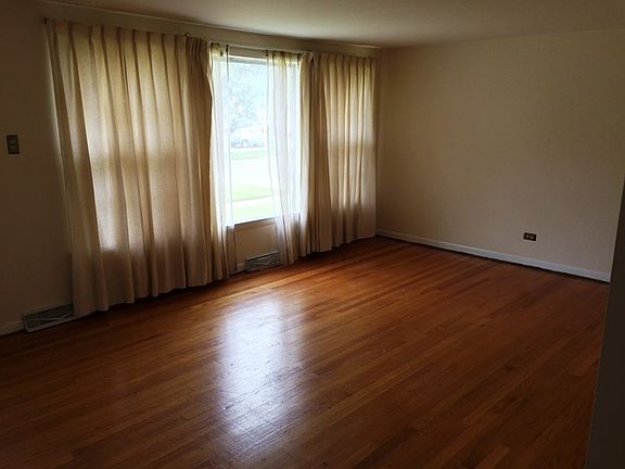 4th image of 6831 176th St