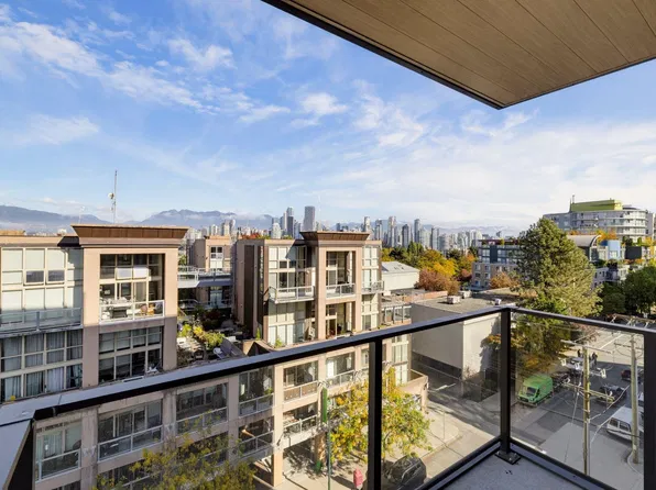 1530 W 6th Ave #702, Vancouver, BC V6J 1R2
