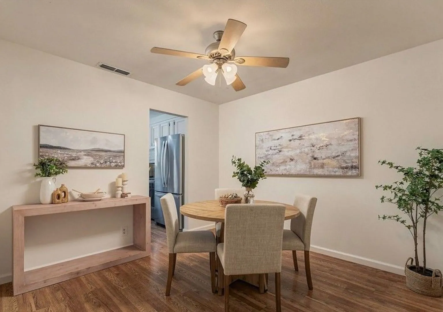 Charming 2-bedroom 2-bath — Photo 4