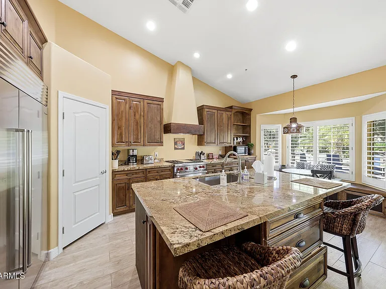 7642 E Hartford Dr — Photo 12
