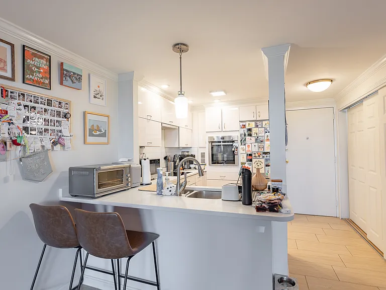 19 Winchester St #806 — Photo 3
