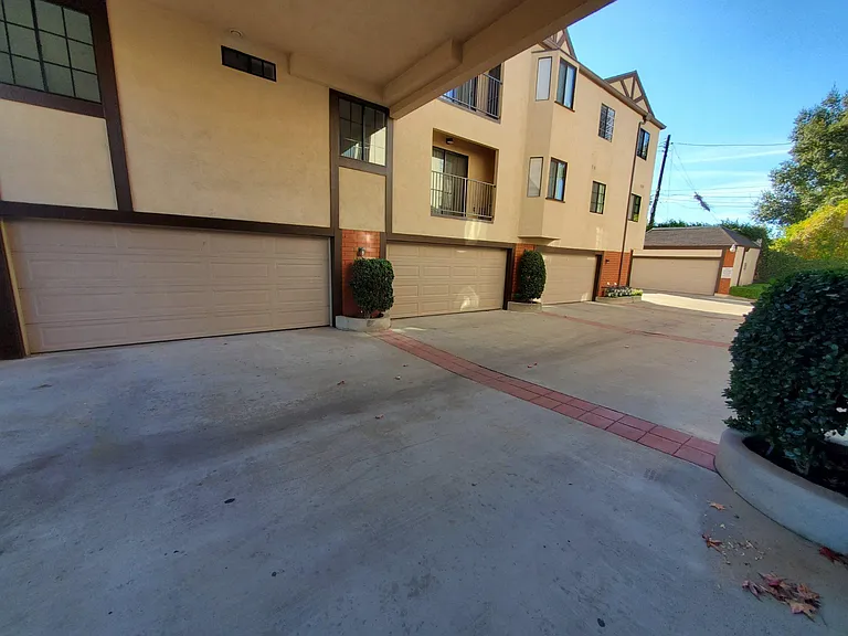 129 S Encinitas Ave #F — Photo 29