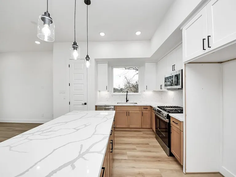 3915 Tuam St #B — Photo 9