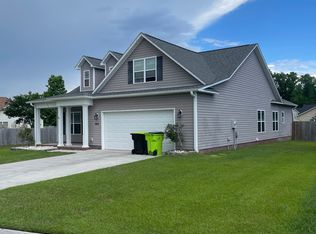 105 Borough Nest Dr, Swansboro, NC 28584