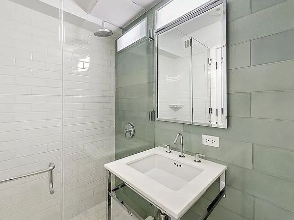 4th image of 211 E 51st St APT 5B