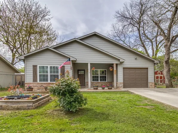 1418 Truelove St, Gainesville, TX 76240