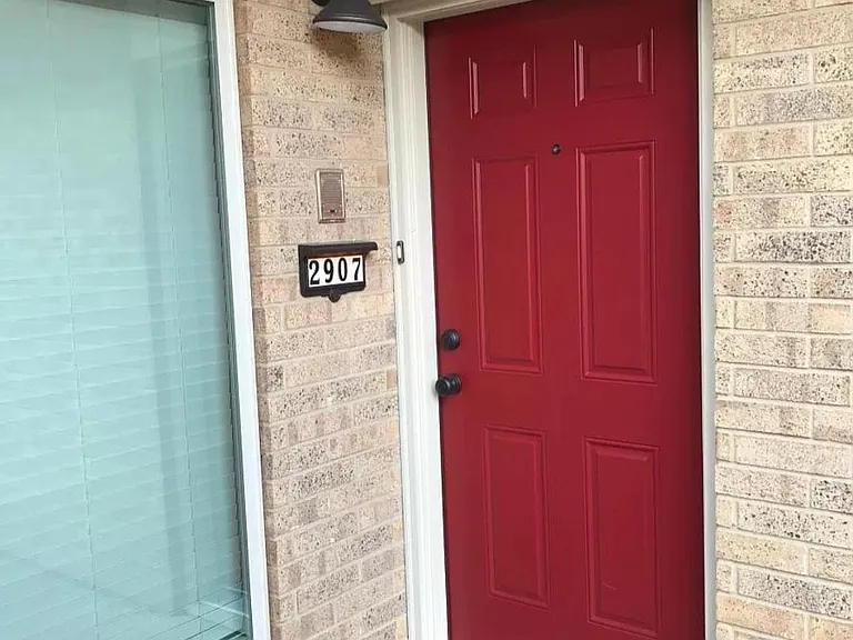 2907 Greenhills Dr — Photo 1