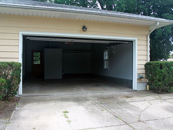 2 car full garage 504 sq ft