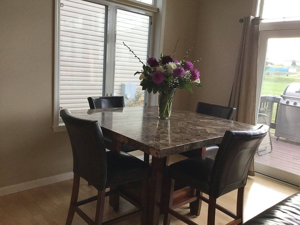 Dining Area - Easily seats 8