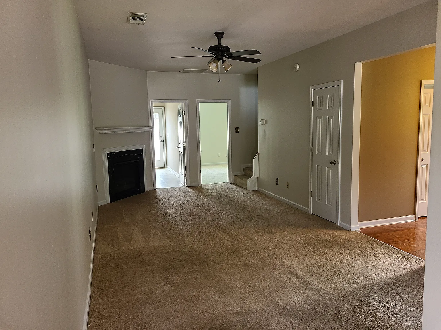 4 bed, 2.5 bath, 1868 sqft, $2,000 — Photo 2